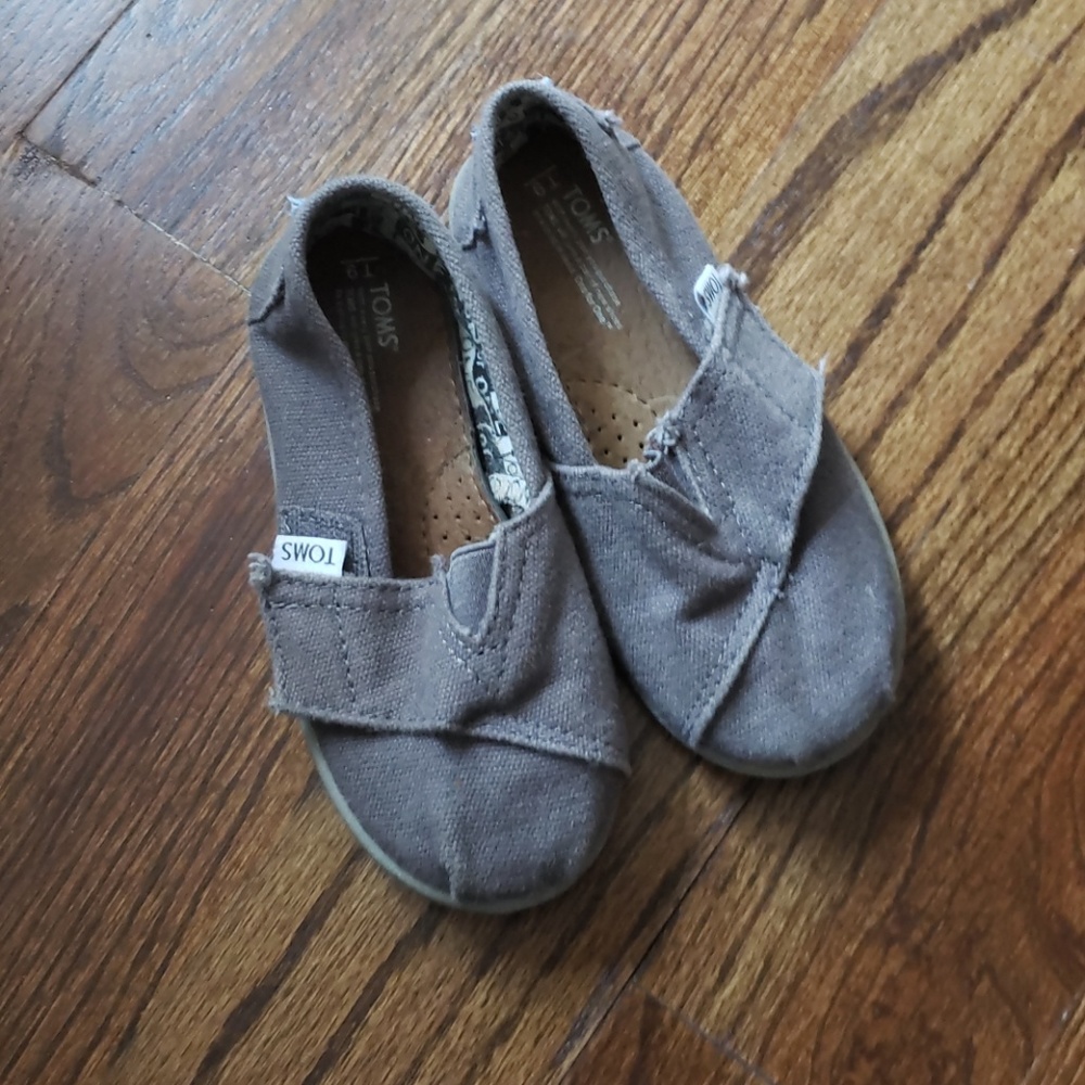 Toms unisex moccasins size 9